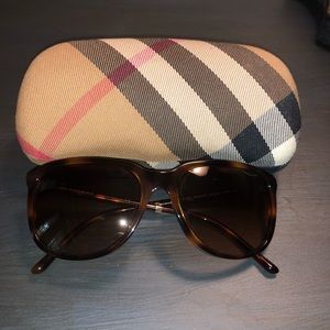Burberry Sunglasses plus case
